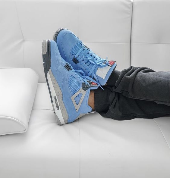 Air Jordan 4 Retro University Blue